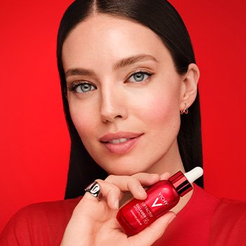Modelka z Serum Liftactiv od Vichy