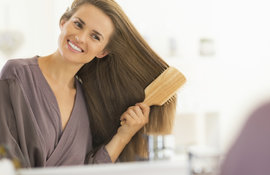 Cheveux secs, comment les coiffer sans les fragiliser ?