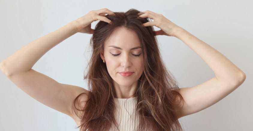 Masaż skóry głowy wspomagający wzrost baby hair