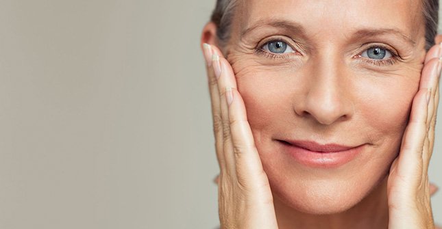 Retinol jest polecany do pielęgnacji skóry z objawami starzenia