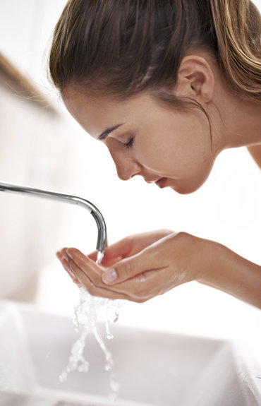Jak myć twarz bez wody?