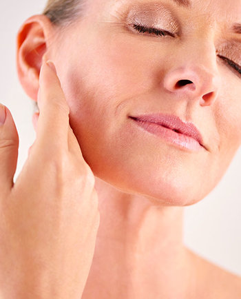Menopauza: dlaczego moja skóra jest bardziej sucha w wieku 50 lat, niż w wieku 30?