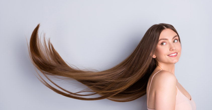 Co wspomaga wzrost włosów?