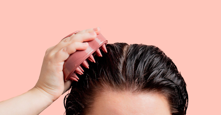 Masaż skóry głowy wspierający przy łysieniu trakcyjnym