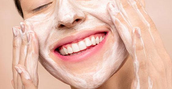 Żel do mycia twarzy – jak go stosować?