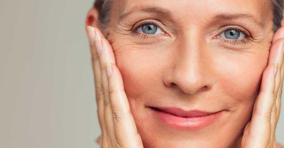 Menopauza: jakie są najczęstsze objawy wskazujące na zmiany w obrębie skóry?